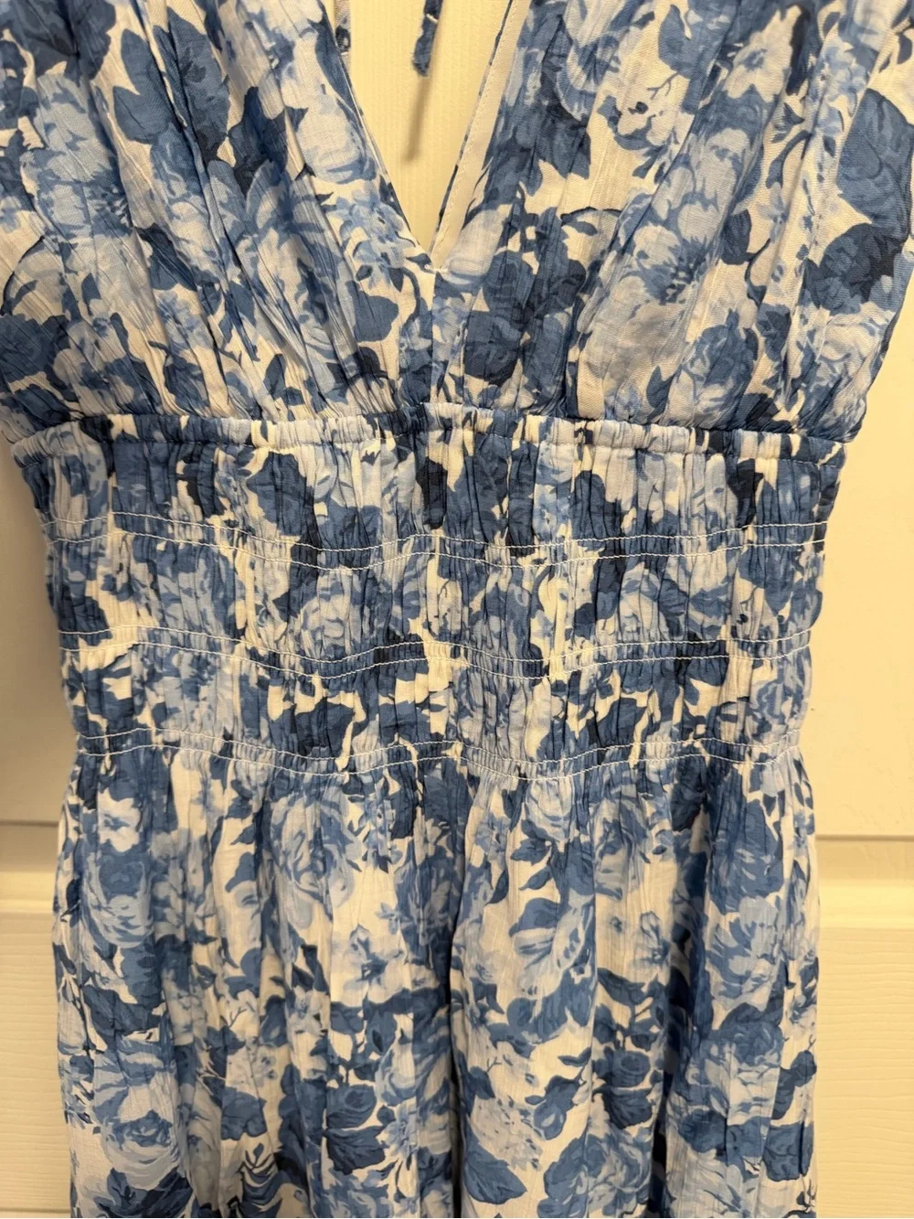 Abercrombie & Fitch Crinkle Textured Smocked Waist Maxi floral Dress Size Small